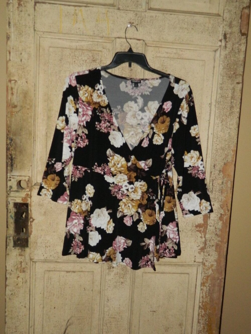 Torrid Black Floral Wrap Front Blouse Sz Torrid 1 (XX-22)